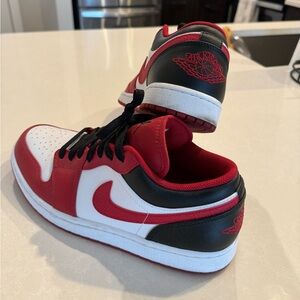 Air Jordan 1 Low “Bulls” Nike - Black Red White Mens 11